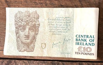 Collectible Bank Notes  France and Ireland