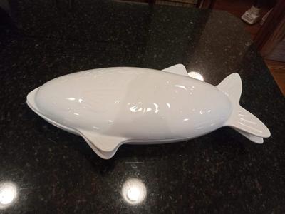 2 PIECE FISH SHAPED BAKER AND SERVER