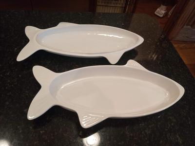 2 PIECE FISH SHAPED BAKER AND SERVER