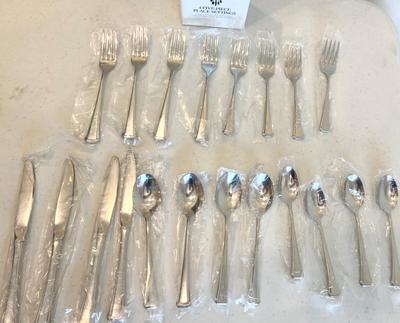 New 1988 Oneida Stainless Flatware Set - 20 Pieces