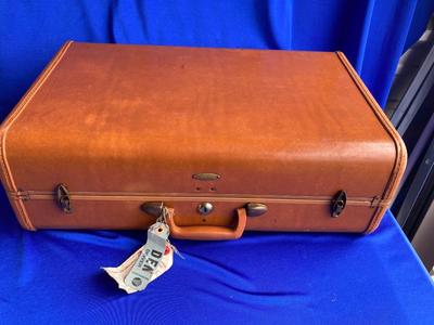 All Sorts of Basket Weaving Goods and a VINTAGE Samsonite  Suit Case