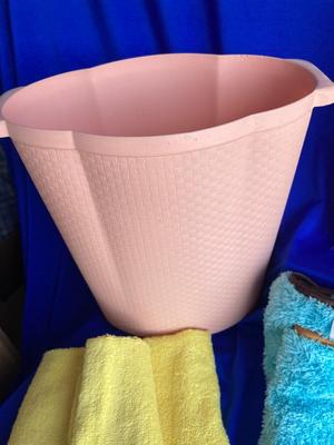 SUPER COOL VINTAGE COUNSELOR PINK SCALE WITH MATCHING WASTE BASKET & SOAP DISHES AND MORE
