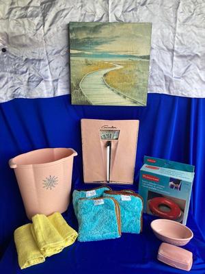 SUPER COOL VINTAGE COUNSELOR PINK SCALE WITH MATCHING WASTE BASKET & SOAP DISHES AND MORE