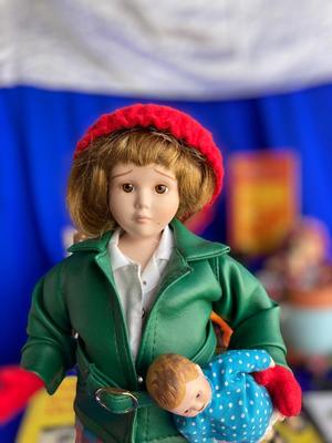 NORMAN ROCKWELL PORCELAIN DOLL, CUTE LITTLE FLOWER POT BABY, VINTAGE BOOKS AND MORE! ðŸ’¥