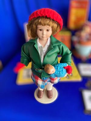 NORMAN ROCKWELL PORCELAIN DOLL, CUTE LITTLE FLOWER POT BABY, VINTAGE BOOKS AND MORE! ðŸ’¥