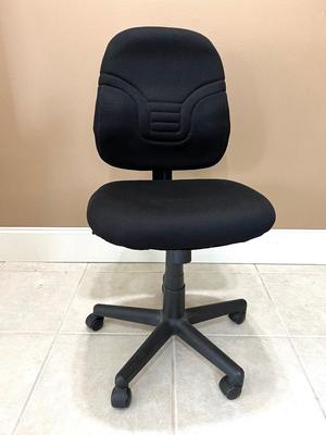 Black Adjustable Office Chair (B)