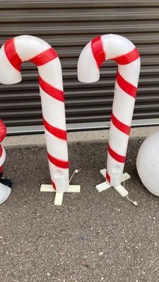 SO COOL VINTAGE CHRISTMAS YARD DECOR