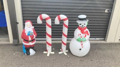 SO COOL VINTAGE CHRISTMAS YARD DECOR