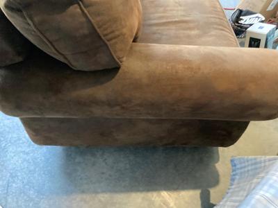 BEAUTIFUL LARGE COMFY LOVESEAT!