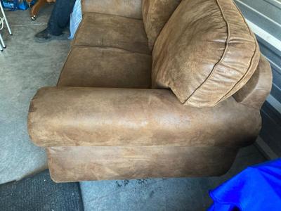 BEAUTIFUL LARGE COMFY LOVESEAT!