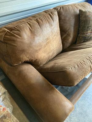 BEAUTIFUL LARGE COMFY LOVESEAT!