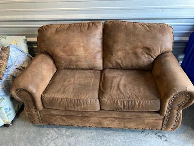 BEAUTIFUL LARGE COMFY LOVESEAT!