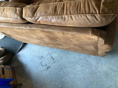 BEAUTIFUL LARGE COMFY LOVESEAT!