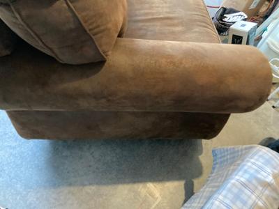 BEAUTIFUL LARGE COMFY LOVESEAT!
