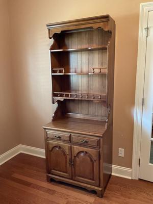 Thomasville American Style Hutch (1 of 2)