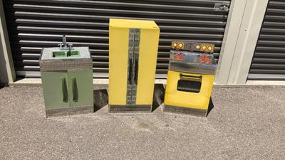 SUPER COOL RETRO 1970â€™s SEARS CHILDREN'S PLAY SET KITCHEN APPLIANCES