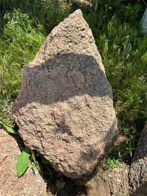 EXTRA LARGE LANDSCAPING ROCK