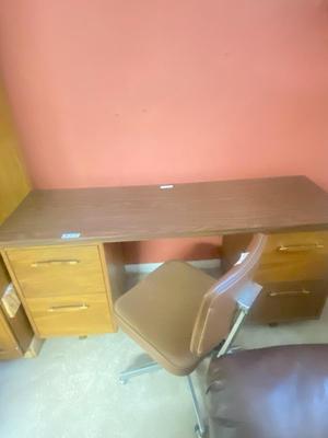 4-Drawer Kneehole Desk & 4 Castor Rolling Chair