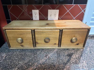 Kitchen Spice Drawers. (1 of 2)