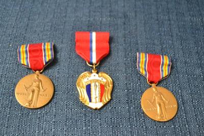 LOT 391 US MILITARY MEDALS
