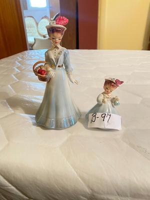 Beautiful J. Leaf Matching Figurine Daughter & Mother