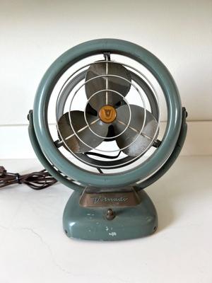 VORNADO 1950s Vintage Mid Century Metal 2 Speed Desk Fan