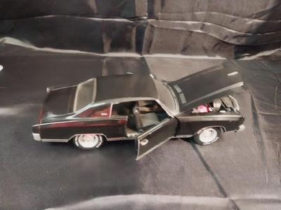 4 SCALED DIE-CAST MODELS IN A DISPLAY CASE
