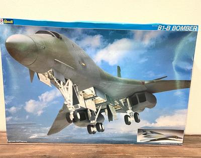 1985 Revel 1:48 B1-B Bomber Model
