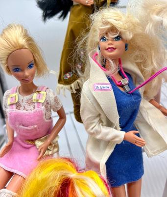 Vintage Barbie/Ken Doll Lot With Clothing *Read Details