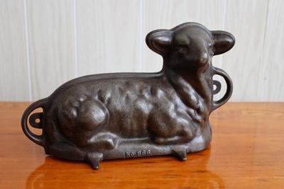 GRISWOLD 866 Vintage Cast Iron Lamb Cake Mold