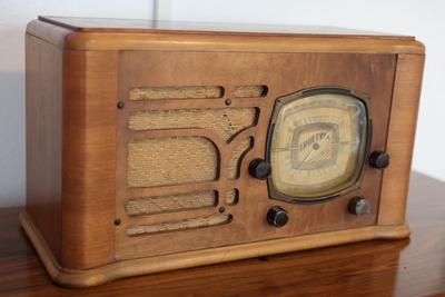 Truetone 1937 Radio