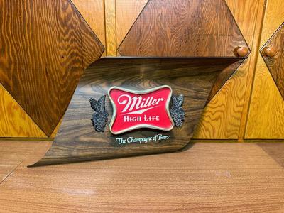 LIGHTED MILLER BEER SIGN AND SERVING TRAY