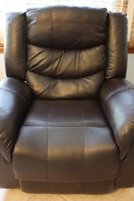 Recliner Chair With Remote Control Massage & Heat - Like New