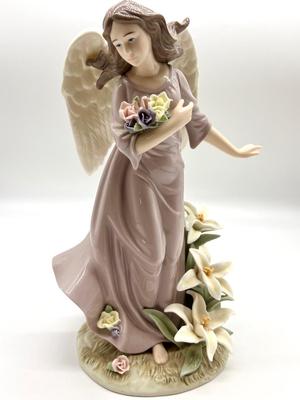 GRANDEUR NOEL Porcelain Angel