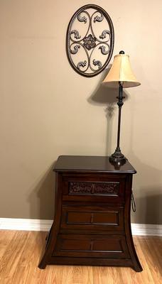 Hall Entry Lot~ 3 Drawer Side table, lamp, & Wall Decor*Read Details