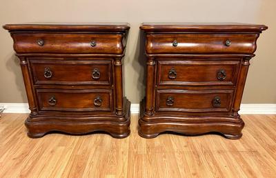 BROYHILL Pair of Three Drawer Nightstands *Read Details