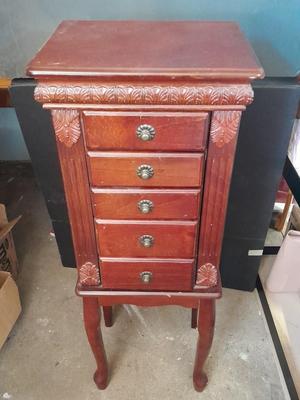 Jewelry chest