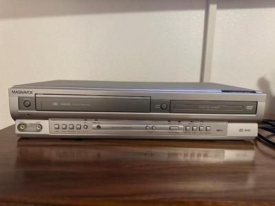 VHS Lot 22 Kids Movies with Magnavox VHS/DVD Player
