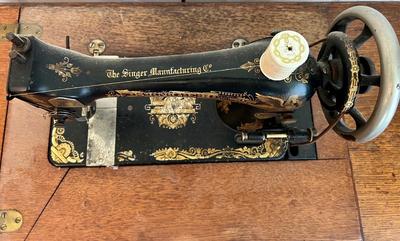 ANTIQUE SINGER SEWING MACHINE