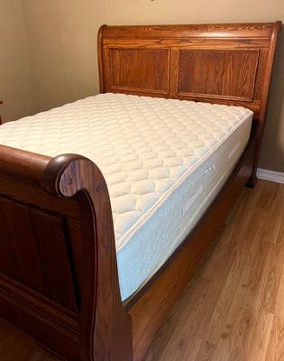 Queen Size Solid Wood Sleigh Bed