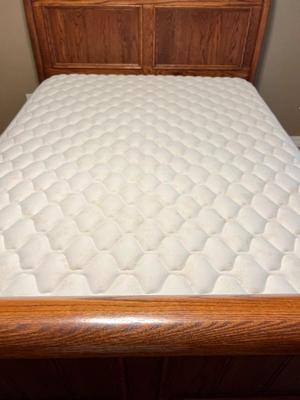 Queen Size Solid Wood Sleigh Bed