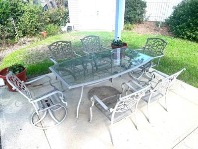 HAMPTON BAY Outdoor Table & 6 Chairs