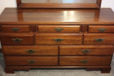 (10) Drawer Dresser With Mirror - Great Condition
