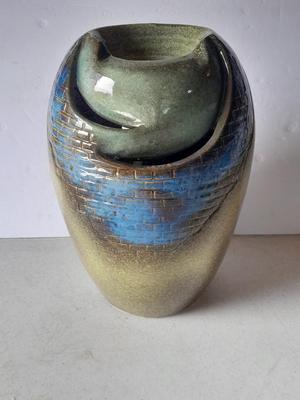Beautiful pottery vase water feature with pump