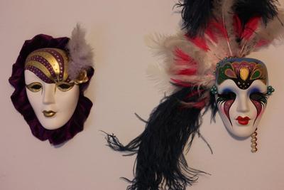 (2) Decorative Ceramic Mardi Gras Masks & (2) Mardi Gras Dolls