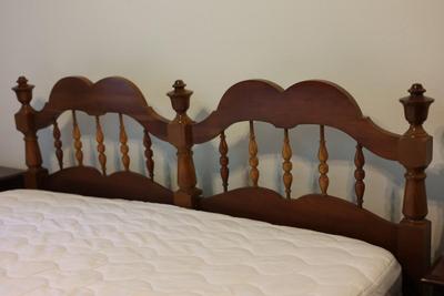 Beautiful Early American Style Cherry Queen Bed Frame W/ Mattress