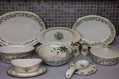 Lenox Holiday Set - (14) Piece Set