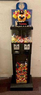 A double sided 25 cent gumball machine.