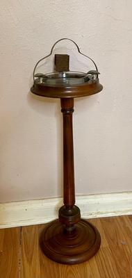 Pedestal standing ashtray