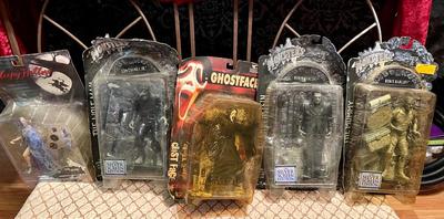 Lot of 5 Halloween figures nib